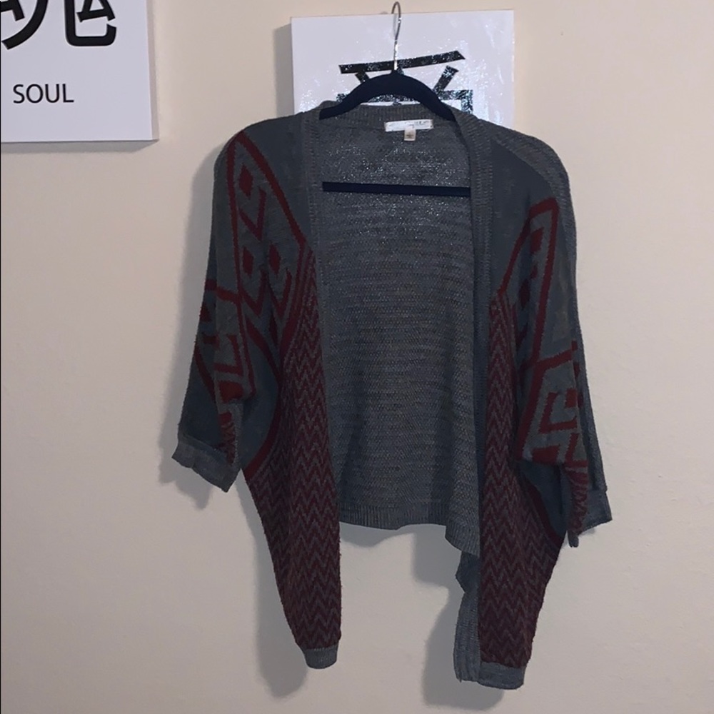 super cute gray knitted cardigan w red design